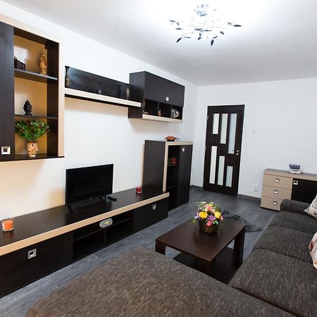 Appartamento Apartament Feelmount Buşteni Esterno foto