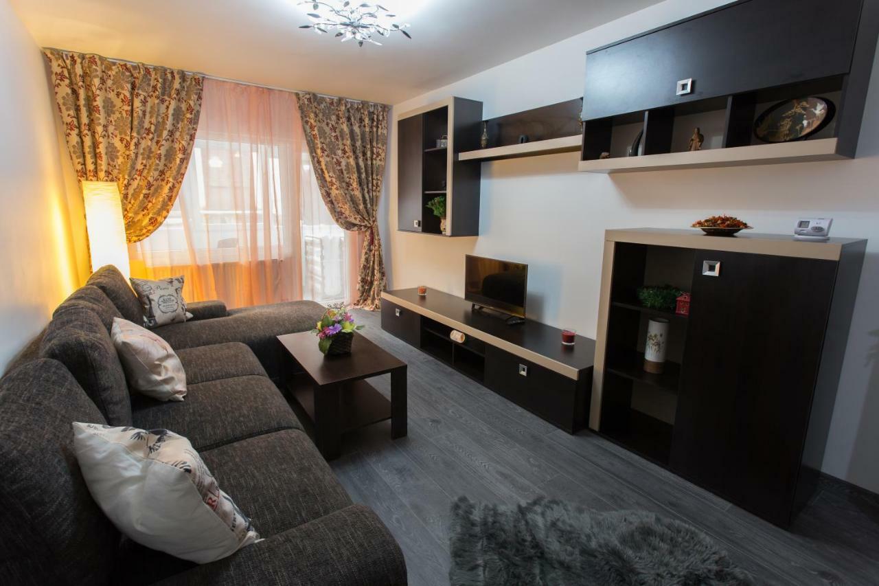 Appartamento Apartament Feelmount Buşteni Esterno foto